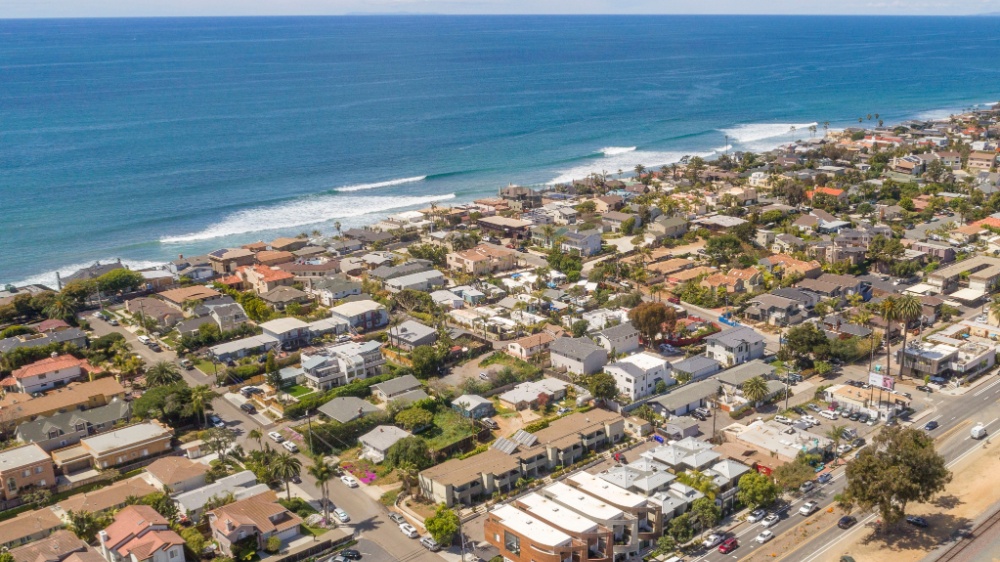 Can Living Near the Coast in Encinitas Cause More Pest Problems?